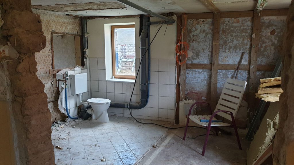 ganze Wand weg