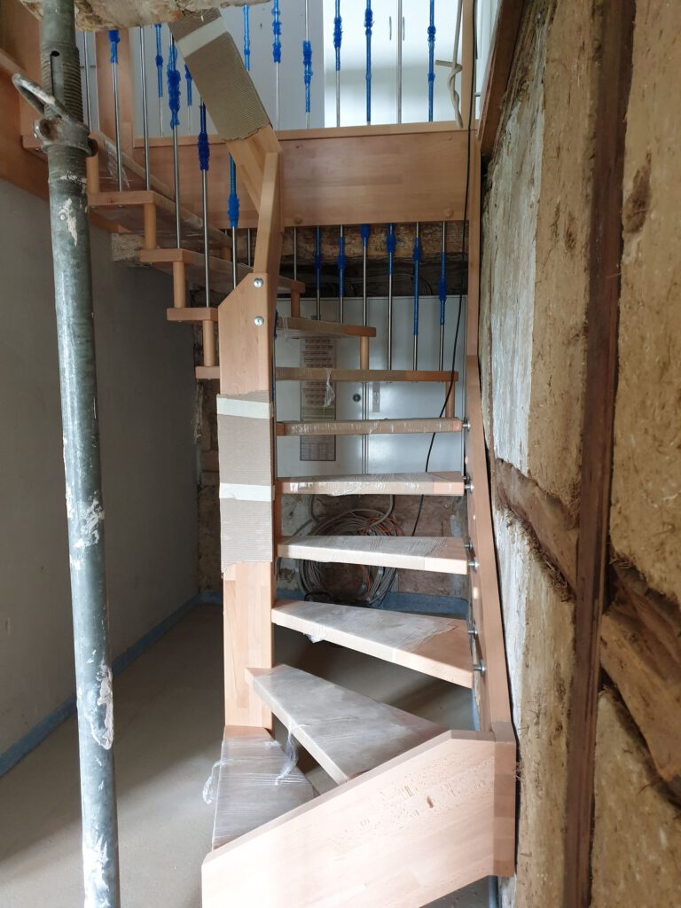 neue Treppe ins Obergeschoss